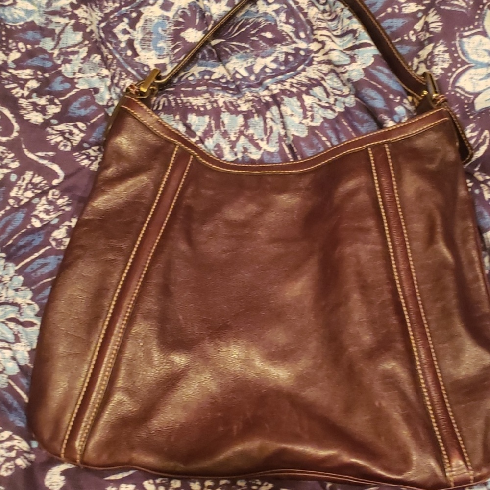 Beautiful soft brown leather. Beautiful gold that has no scratches. - Picture 2 of 8